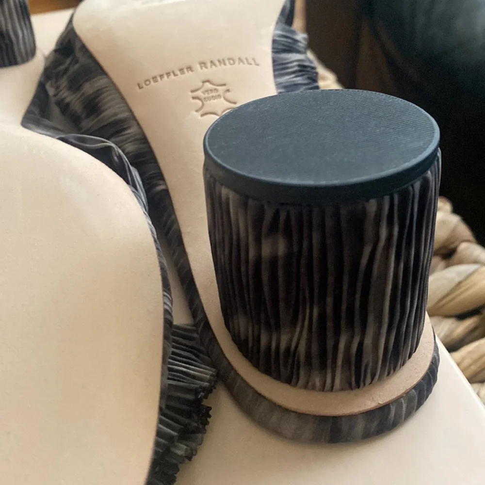 Only tired on once brand new Loeffler Randall open to sandals with cutest bow - Picture 8 of 12